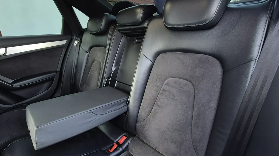 AUDI S4 -