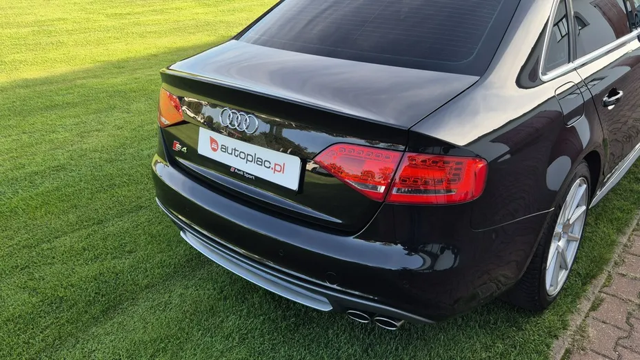 AUDI S4 -