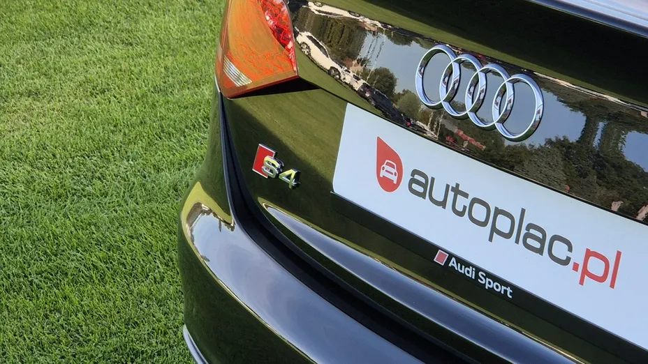 AUDI S4 -