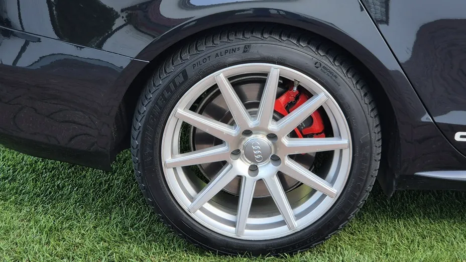 AUDI S4 -