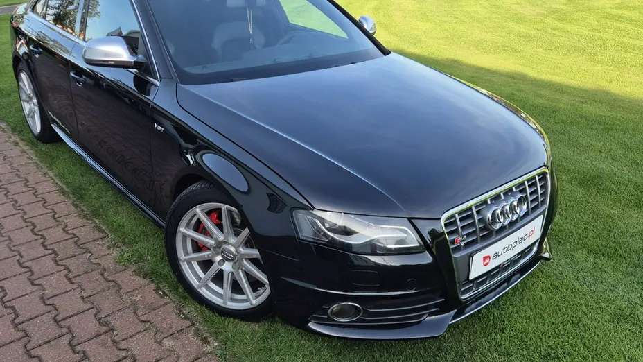 AUDI S4 -