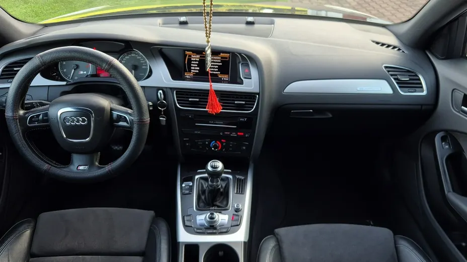AUDI S4 -
