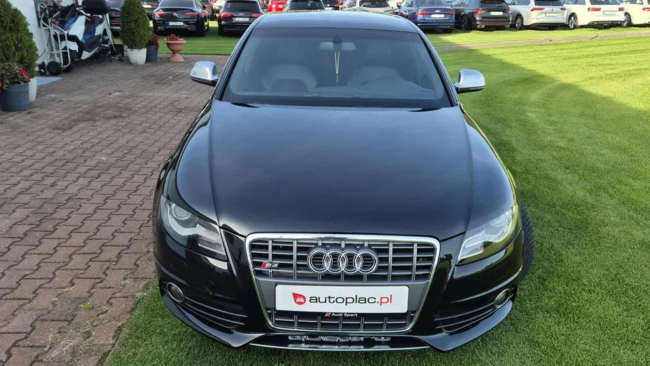 AUDI S4 -