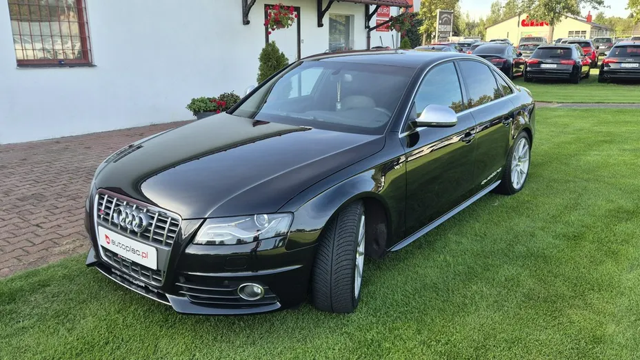 AUDI S4 -