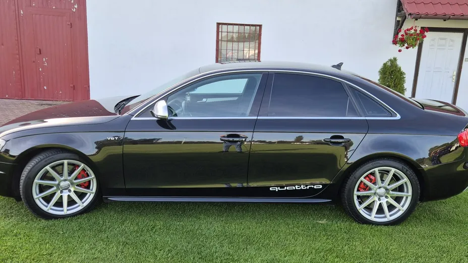 AUDI S4 -