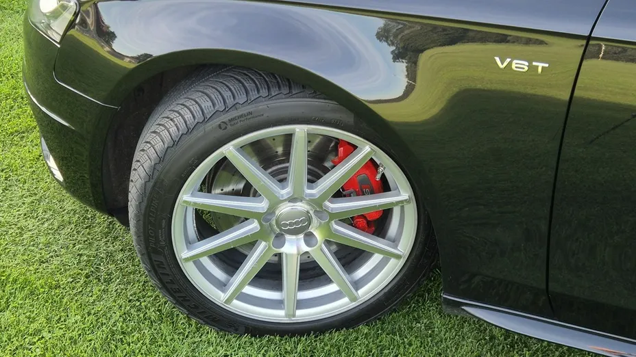 AUDI S4 -