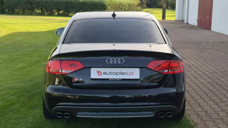 AUDI S4 -
