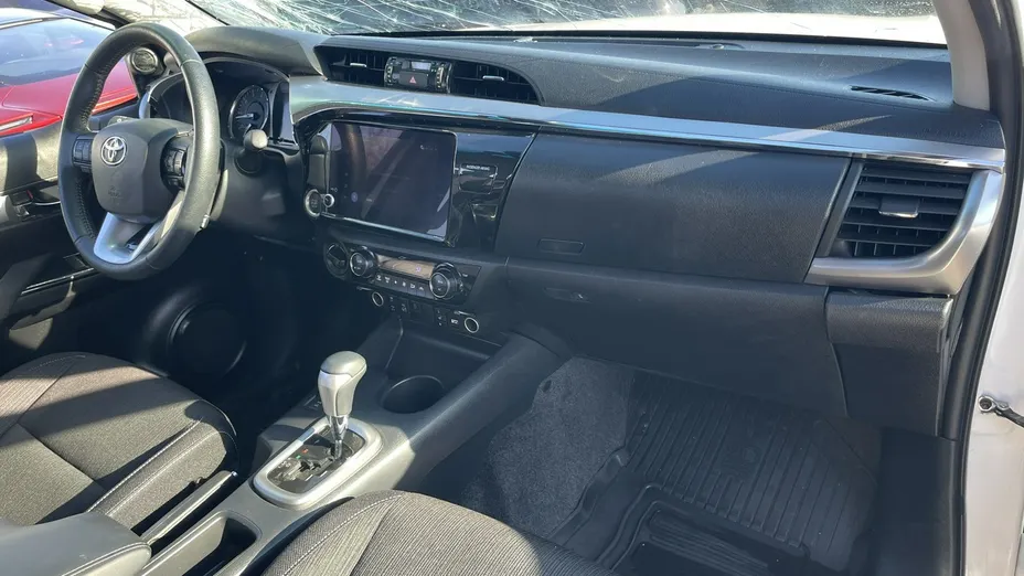 TOYOTA HiLux -