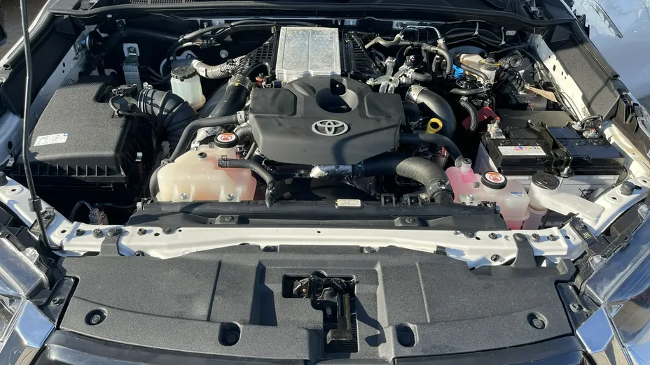 TOYOTA HiLux -