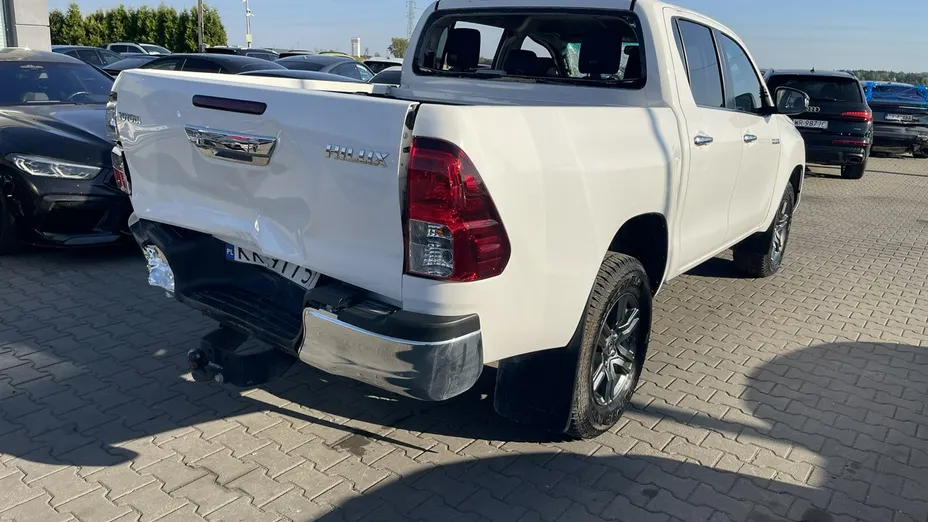 TOYOTA HiLux -