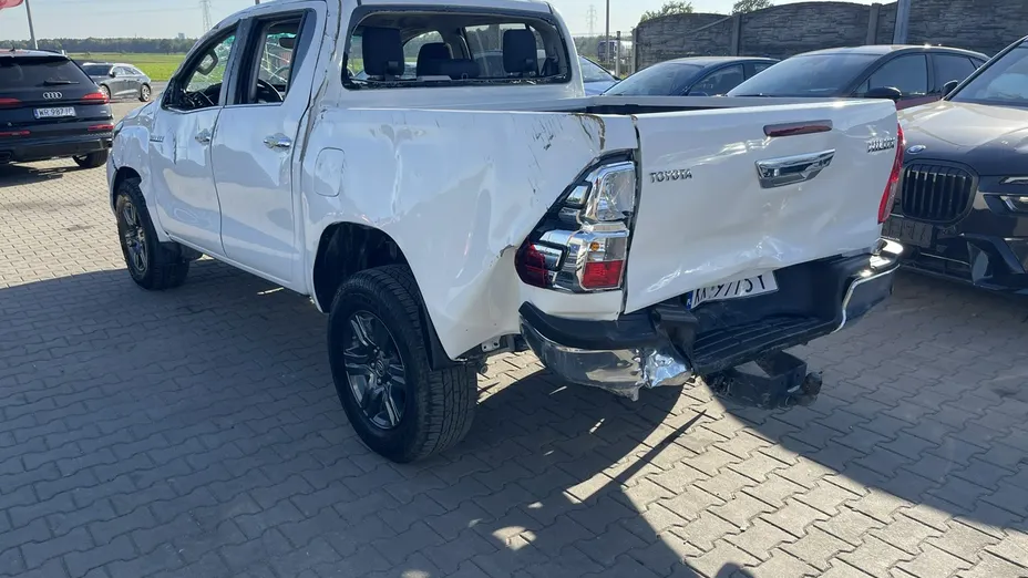 TOYOTA HiLux -
