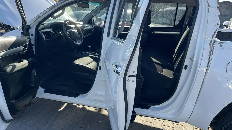 TOYOTA HiLux -