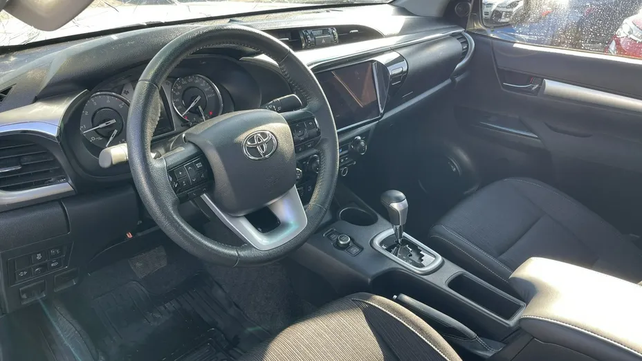 TOYOTA HiLux -