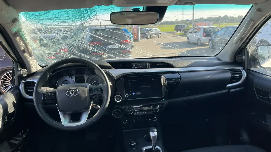 TOYOTA HiLux -