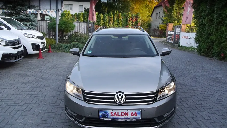 VOLKSWAGEN Passat -