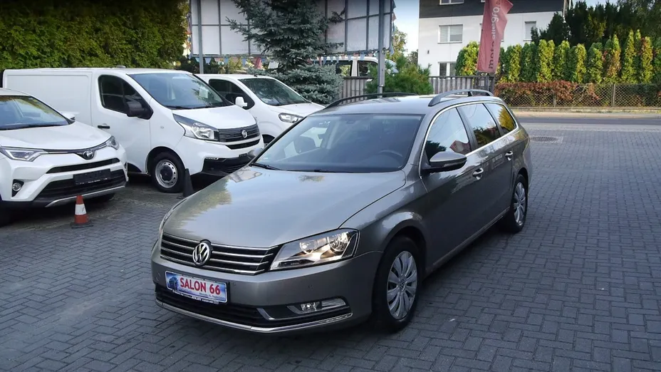 VOLKSWAGEN Passat -