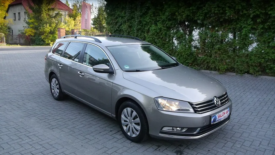 VOLKSWAGEN Passat -