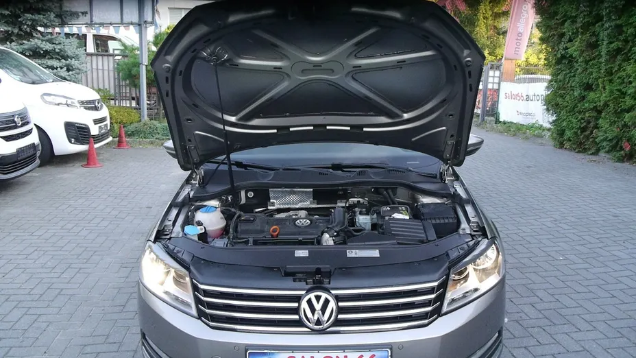 VOLKSWAGEN Passat -