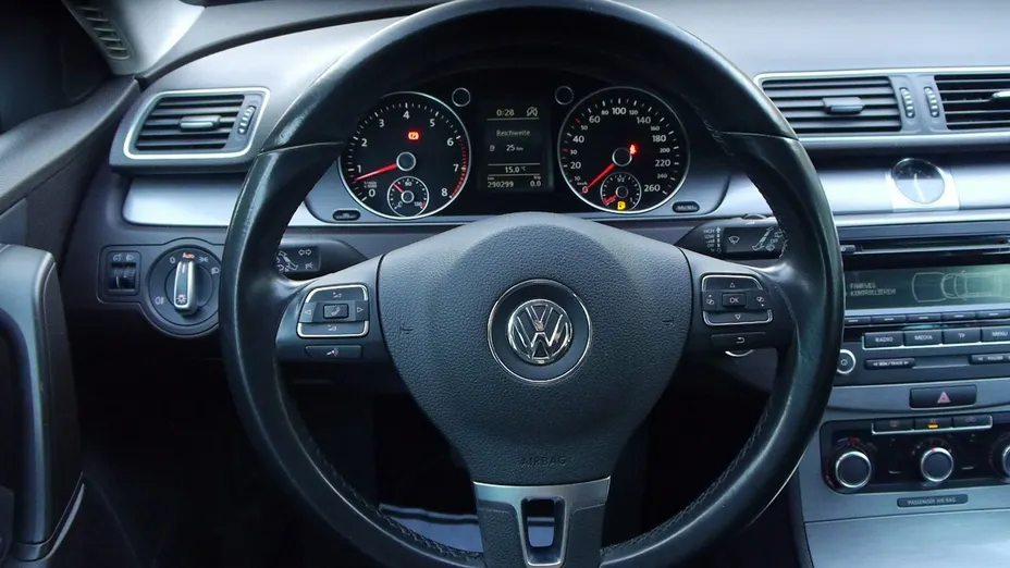 VOLKSWAGEN Passat -