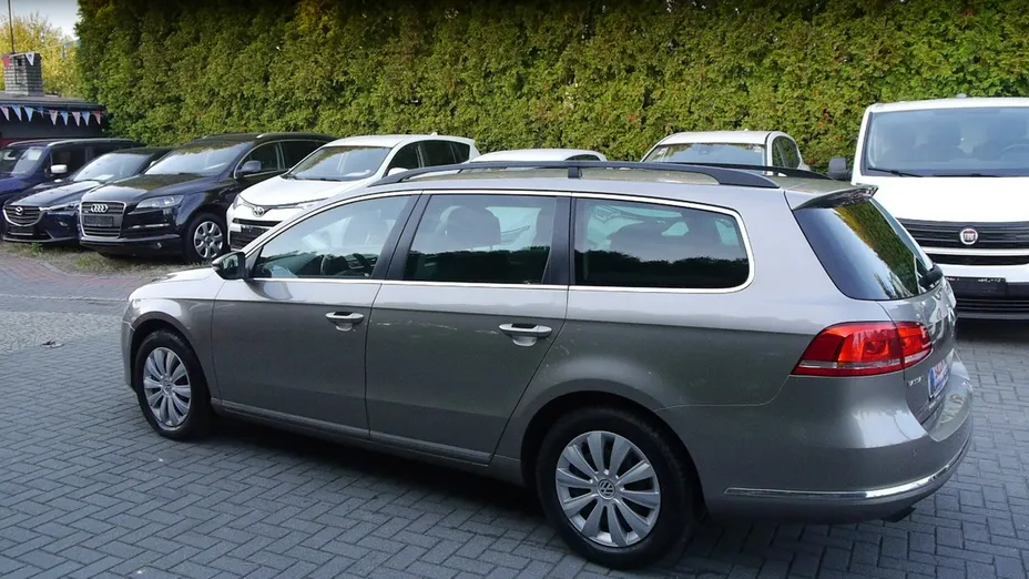 VOLKSWAGEN Passat -