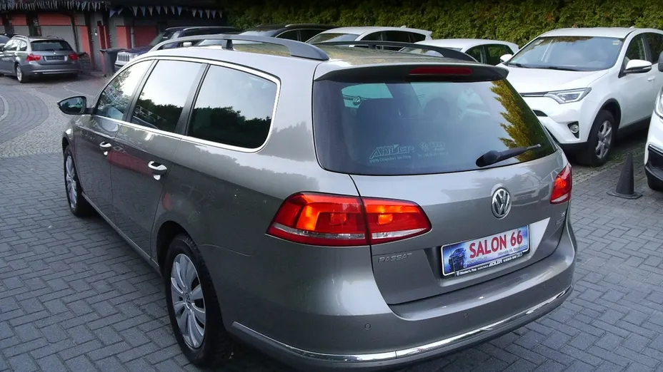 VOLKSWAGEN Passat -