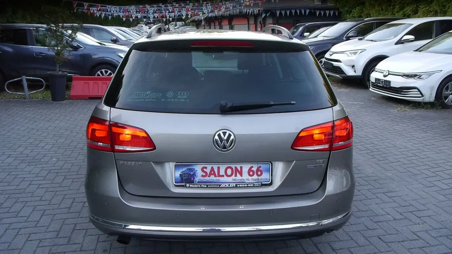 VOLKSWAGEN Passat -