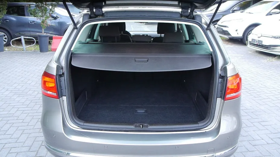 VOLKSWAGEN Passat -