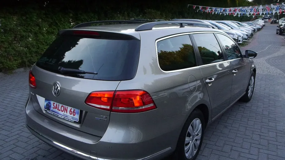 VOLKSWAGEN Passat -
