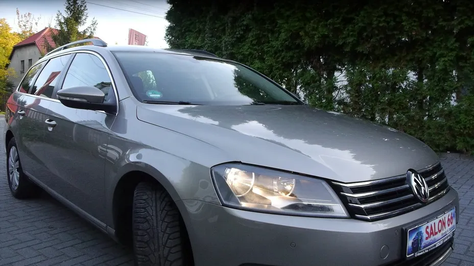 VOLKSWAGEN Passat -