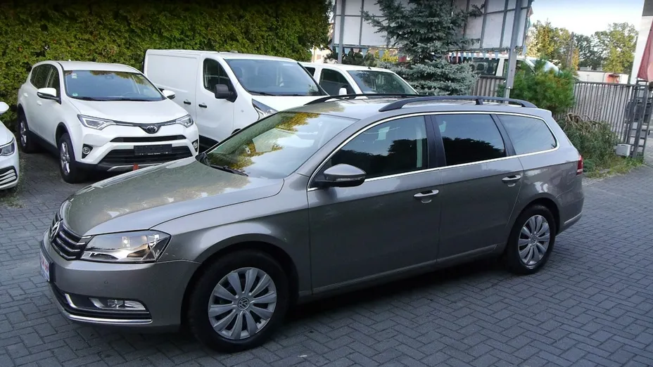VOLKSWAGEN Passat -
