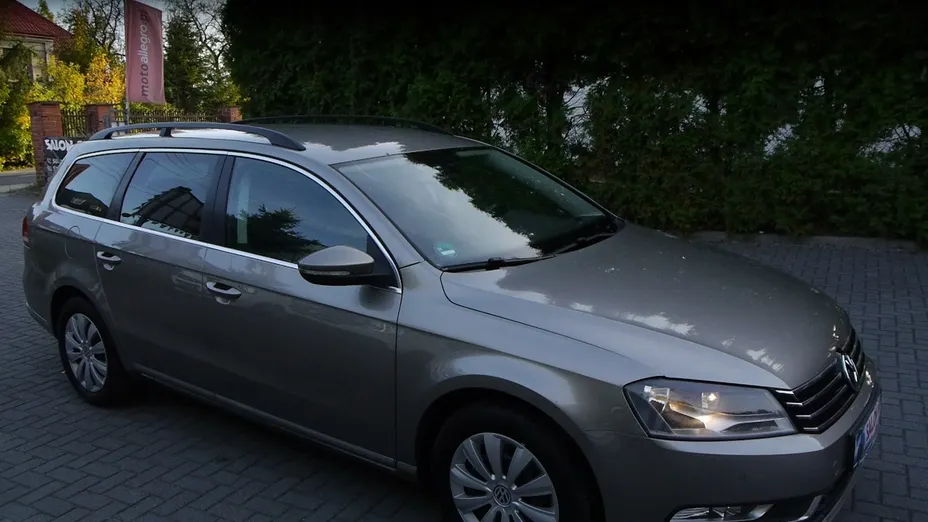 VOLKSWAGEN Passat -