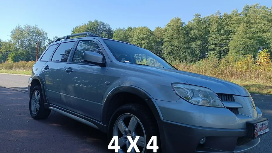 MITSUBISHI Outlander -