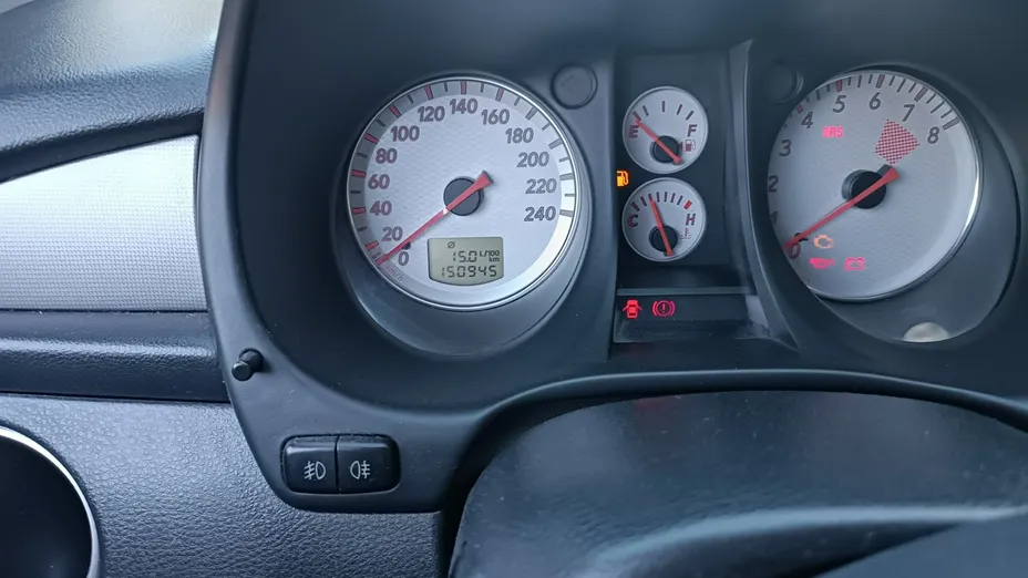 MITSUBISHI Outlander -