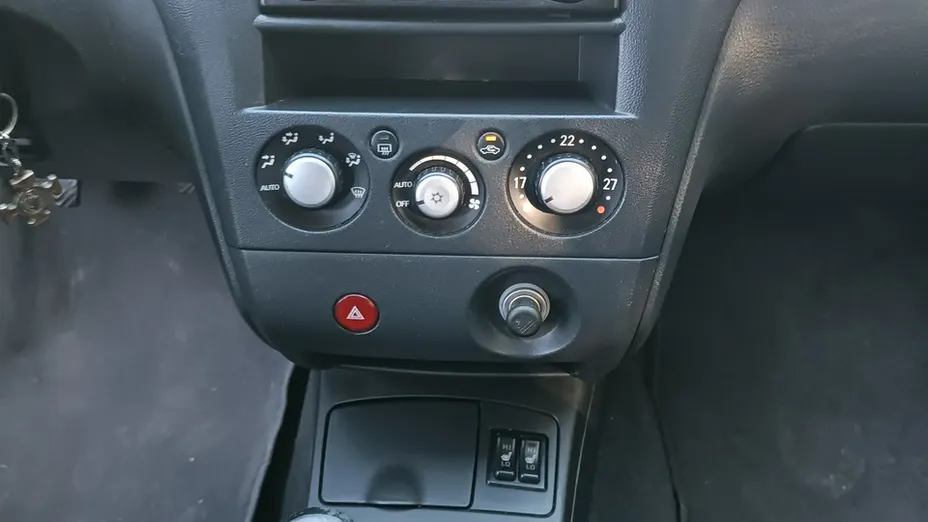 MITSUBISHI Outlander -