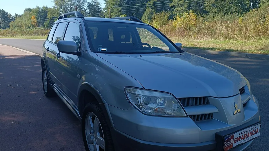 MITSUBISHI Outlander -