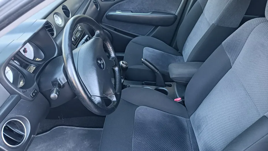 MITSUBISHI Outlander -