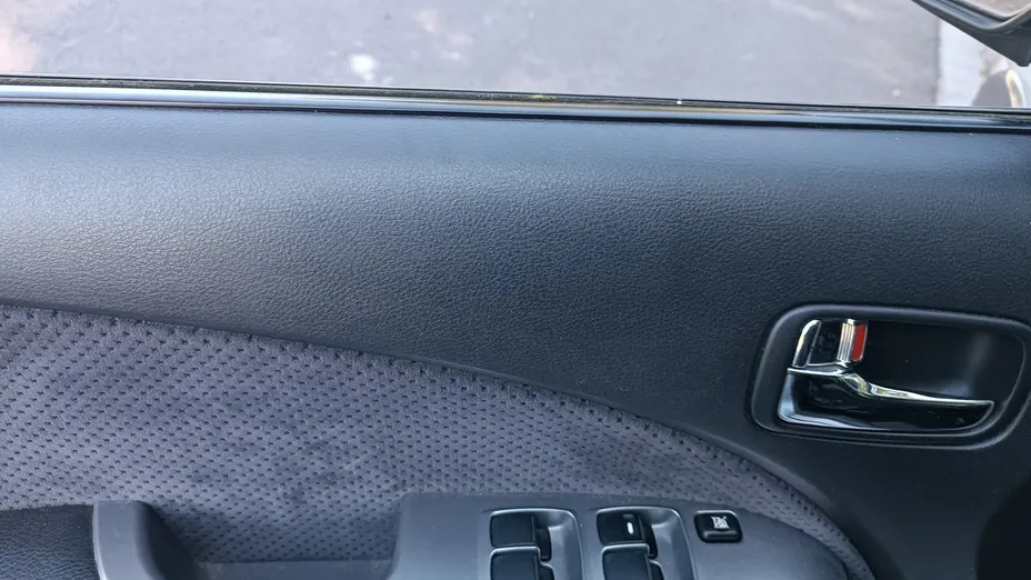 MITSUBISHI Outlander -