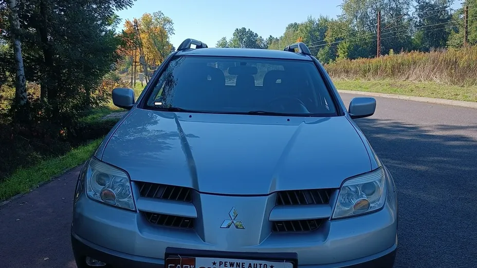 MITSUBISHI Outlander -