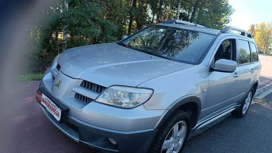 MITSUBISHI Outlander -