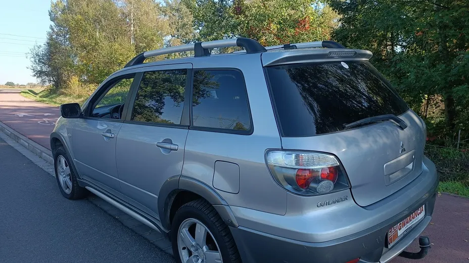 MITSUBISHI Outlander -