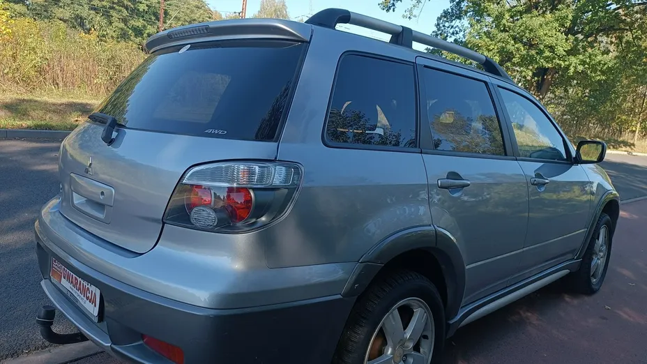 MITSUBISHI Outlander -
