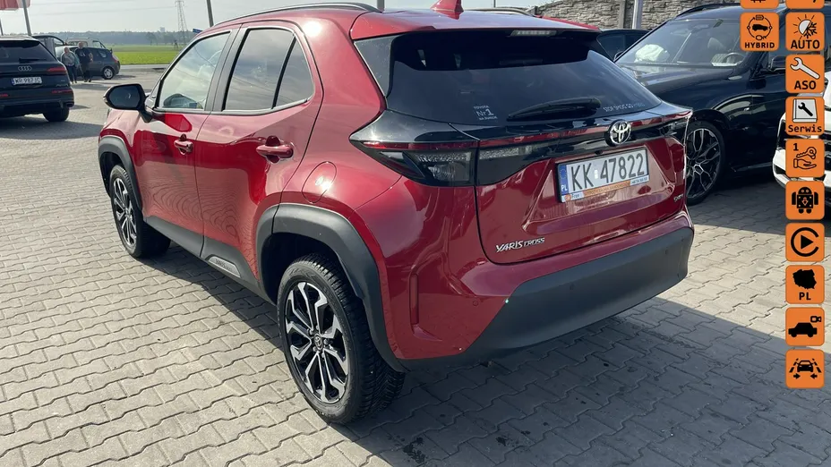 TOYOTA Yaris Cross -