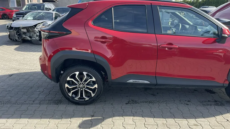 TOYOTA Yaris Cross -