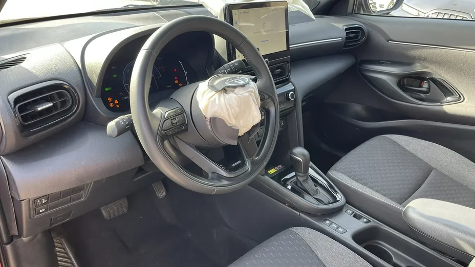 TOYOTA Yaris Cross -