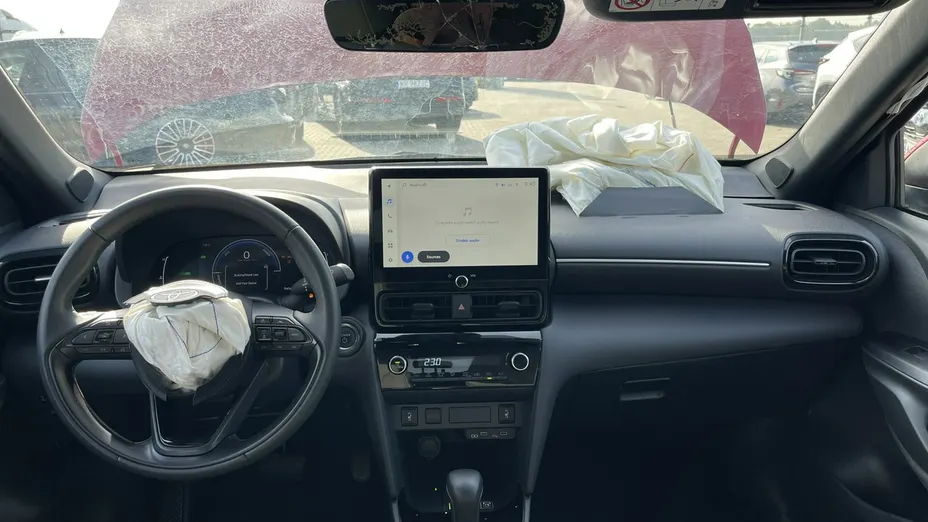 TOYOTA Yaris Cross -