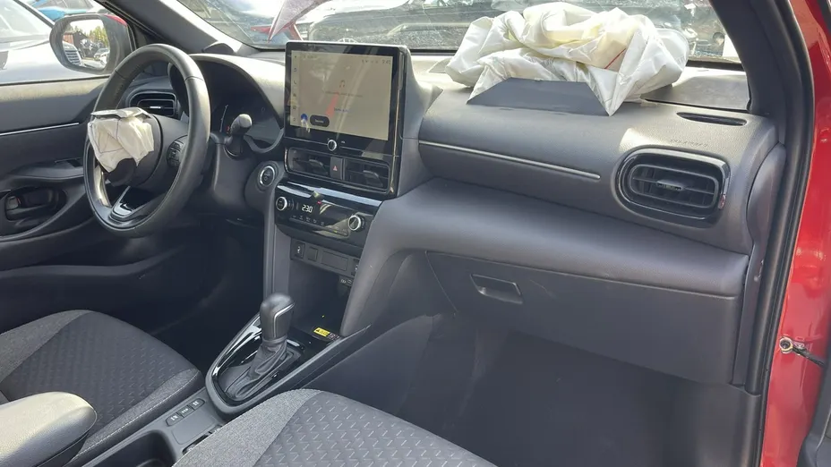 TOYOTA Yaris Cross -