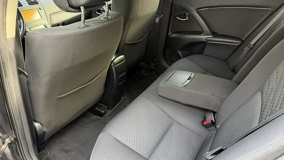 TOYOTA Avensis -