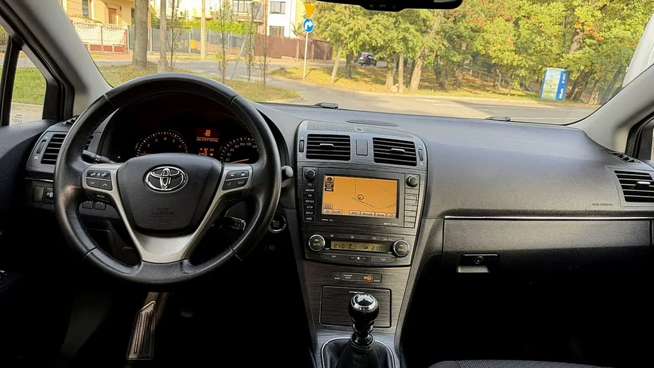TOYOTA Avensis -