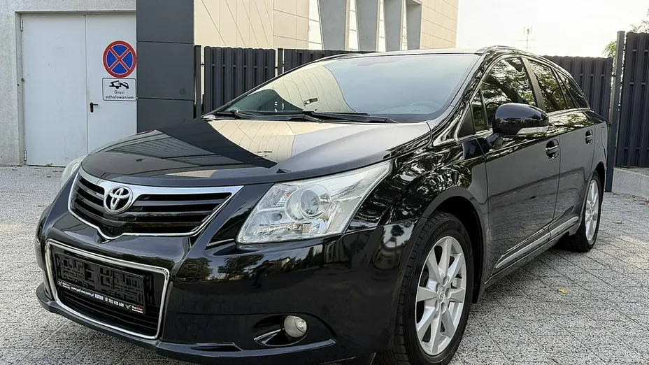 TOYOTA Avensis -