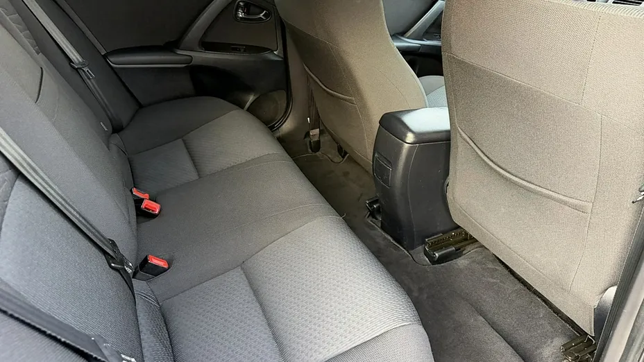 TOYOTA Avensis -